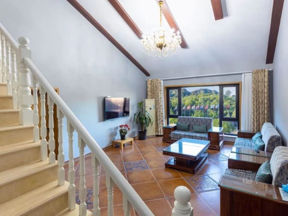 House, Mountain View | Reception