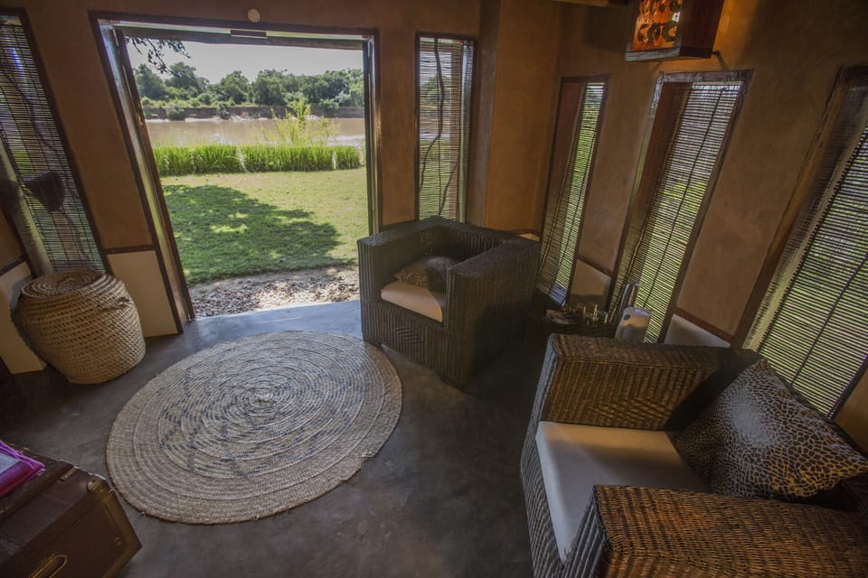 Family Double Room, River View | Bed sheets