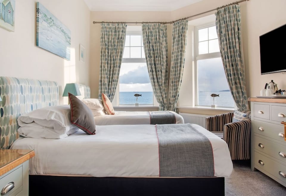 Superior Twin Room, Ensuite, Sea View (with bath or shower)