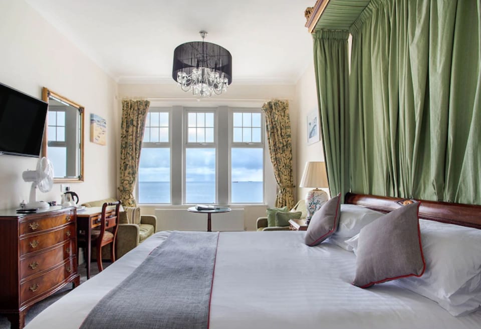 Superior Double Room, Ensuite, Sea View (with bath or shower)
