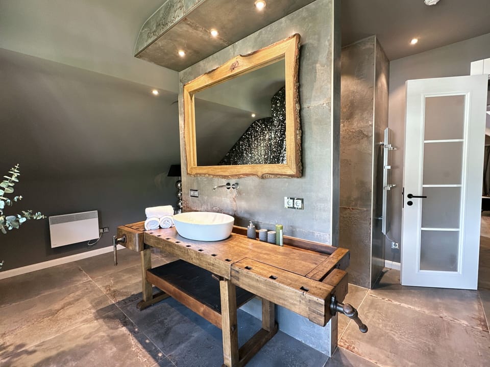 Superior Studio Suite | Bathroom | Hair dryer, towels