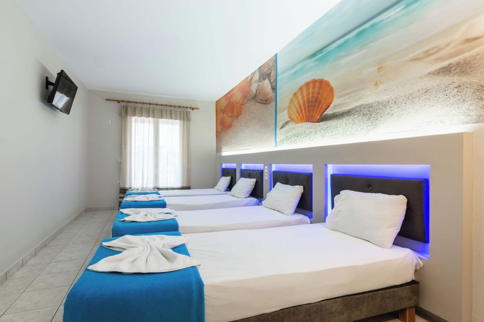 Quadruple Room | Free WiFi, bed sheets