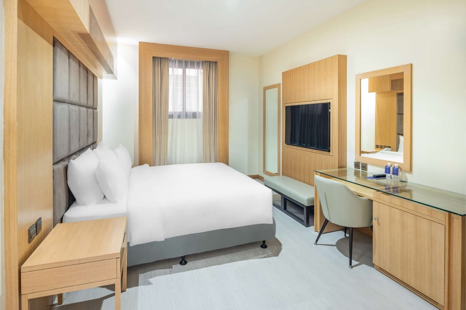 In-room safe, individually decorated, individually furnished, desk