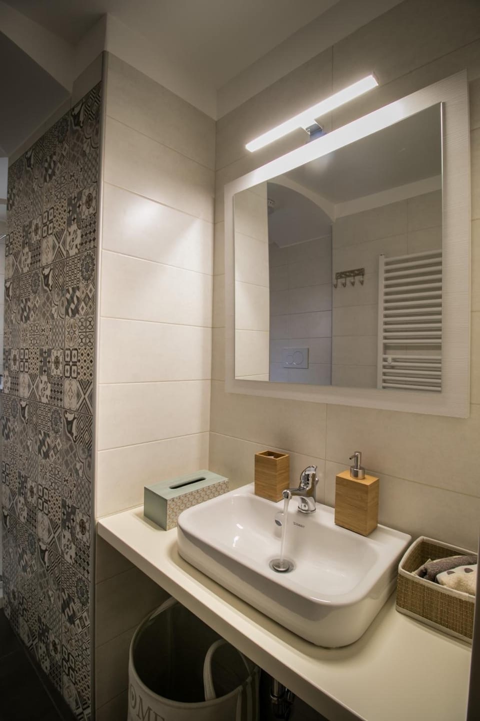 Shower, free toiletries, hair dryer, bidet