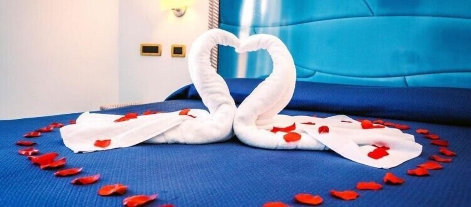 Standard Double Room | Minibar, in-room safe, desk, soundproofing