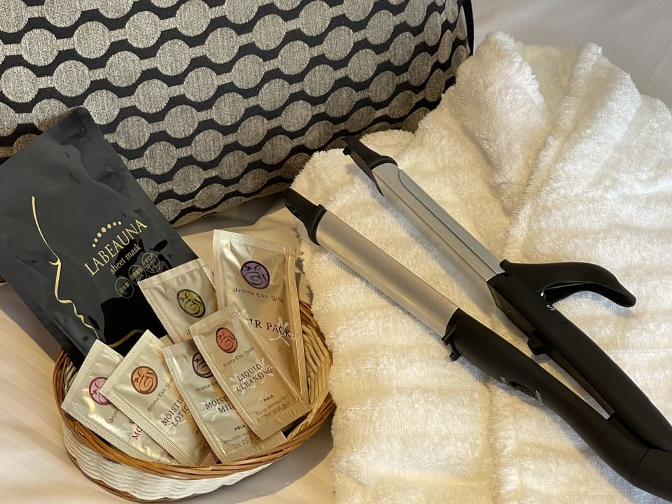 Premium bedding, down comforters, in-room safe, desk