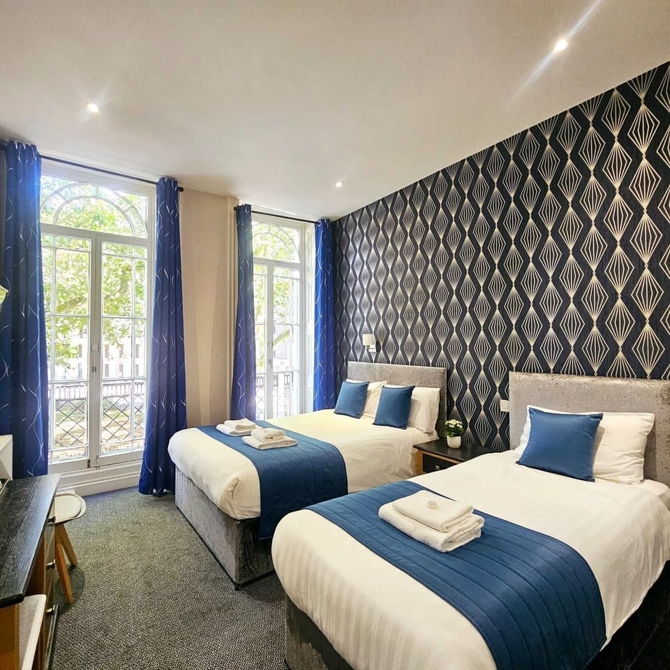 Triple Room, Ensuite | Hypo-allergenic bedding, free WiFi, bed sheets
