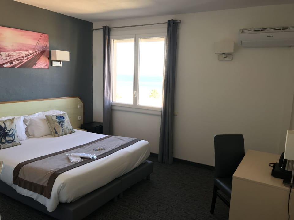 In-room safe, desk, iron/ironing board, free WiFi