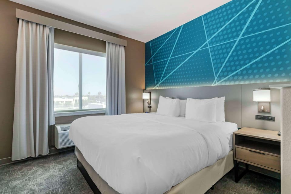 Suite, 1 King Bed with Sofa bed, Non Smoking | Premium bedding, down comforters, Select Comfort beds, desk