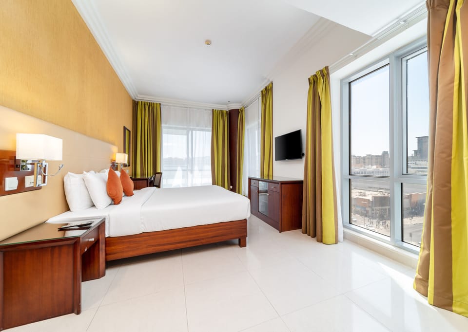 Premium bedding, in-room safe, desk, blackout drapes