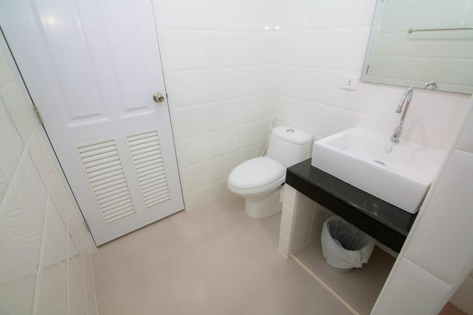 Superior Bungalow, 1 Bedroom | Bathroom | Shower, free toiletries, bidet, towels