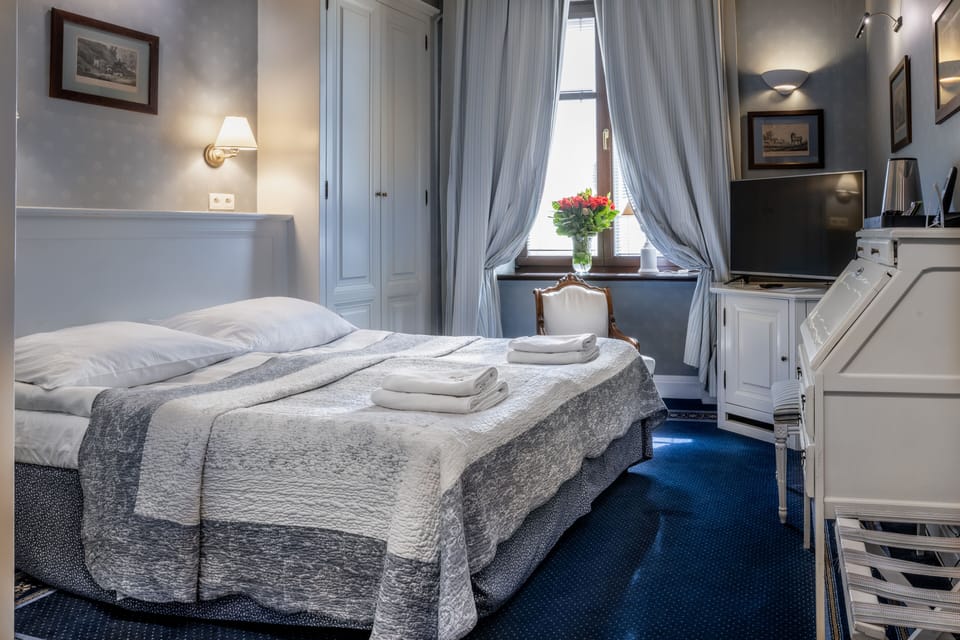 Standard Double Room | Hypo-allergenic bedding, minibar, in-room safe, individually decorated