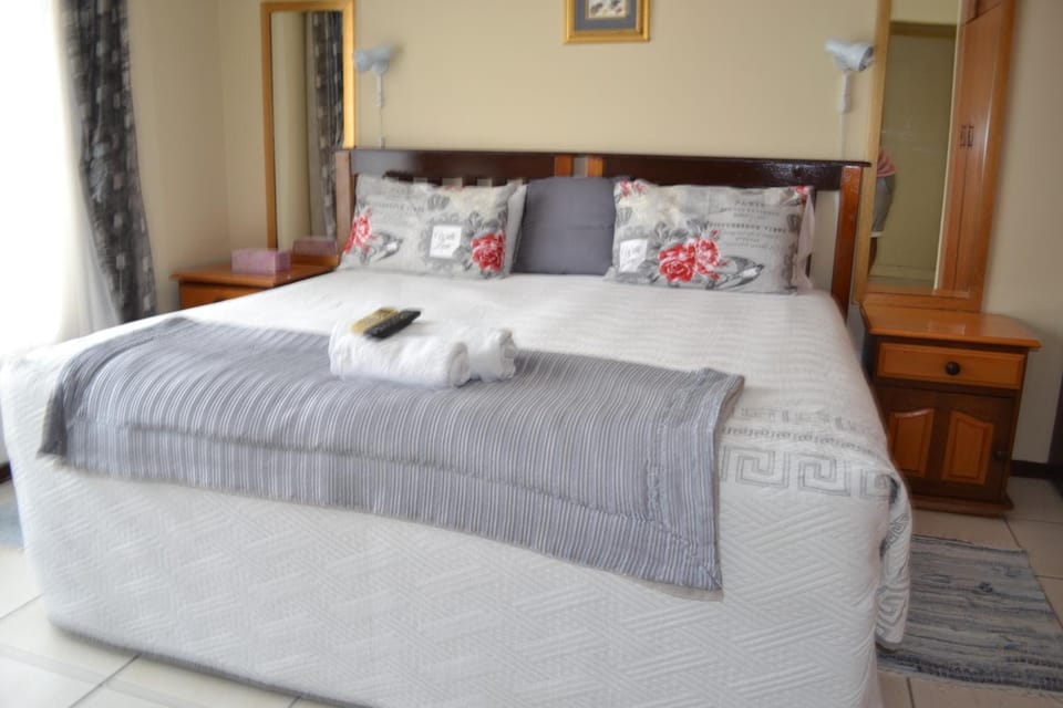 Minibar, free WiFi, bed sheets