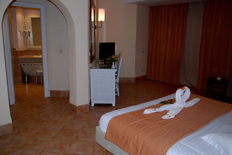 Standard Triple Room (2+1) | Premium bedding, minibar, in-room safe, desk