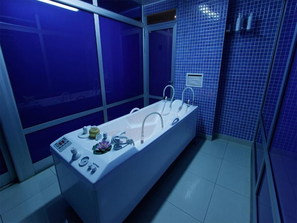 Sauna, hot tub, steam room, hot springs, Turkish bath, body treatments