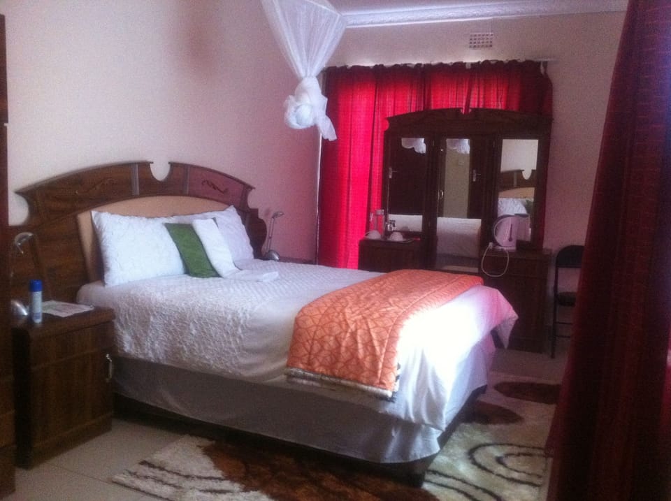 Executive Room, Garden View | Desk, rollaway beds (surcharge), WiFi (free)