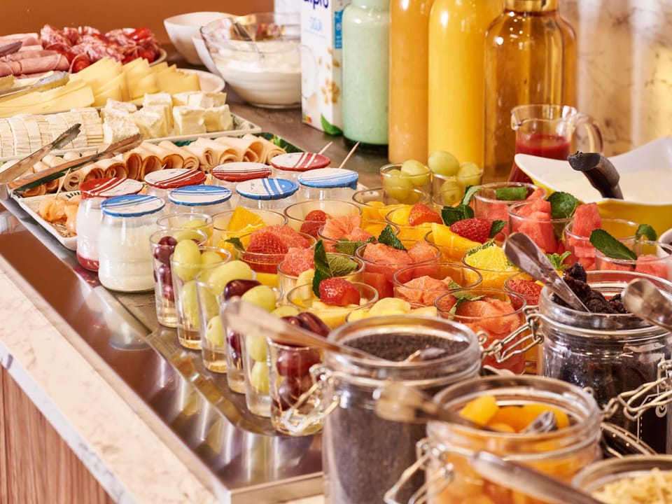 Daily buffet breakfast for a fee