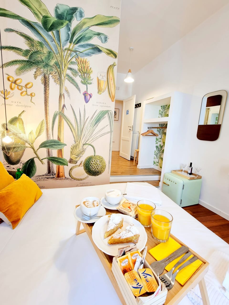Classic Double Room | Minibar, desk, WiFi (free), bed sheets