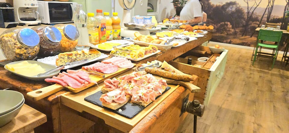 Free daily buffet breakfast