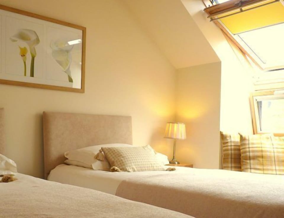 Premium bedding, WiFi, bed sheets