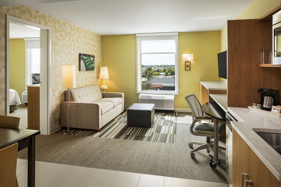 Desk, blackout drapes, iron/ironing board, free WiFi