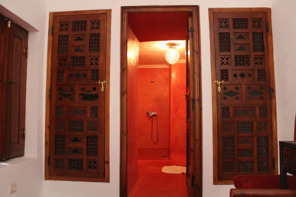 Superior Double Room | Bathroom | Deep soaking tub, hair dryer, towels
