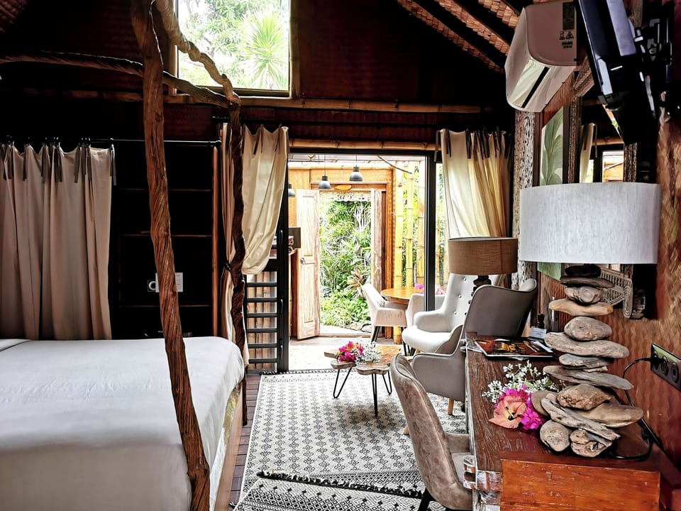 Romantic Suite | Egyptian cotton sheets, premium bedding, Select Comfort beds, minibar