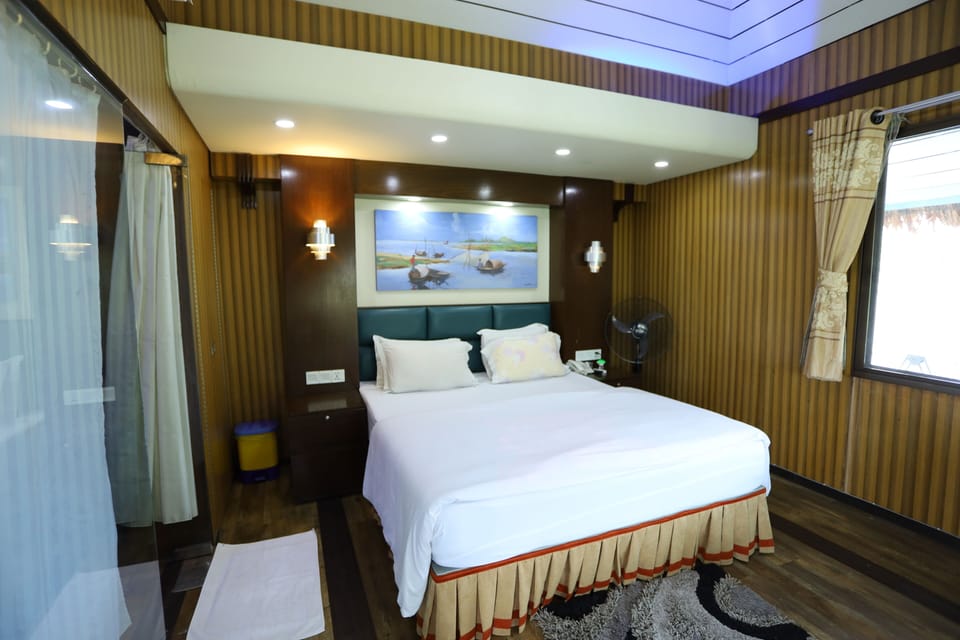 Exclusive Suite, 1 Queen Bed, Pool View, Overwater | Desk, WiFi (free), bed sheets