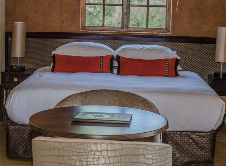 Double or Twin Room | Bathroom | Shower, free toiletries, towels