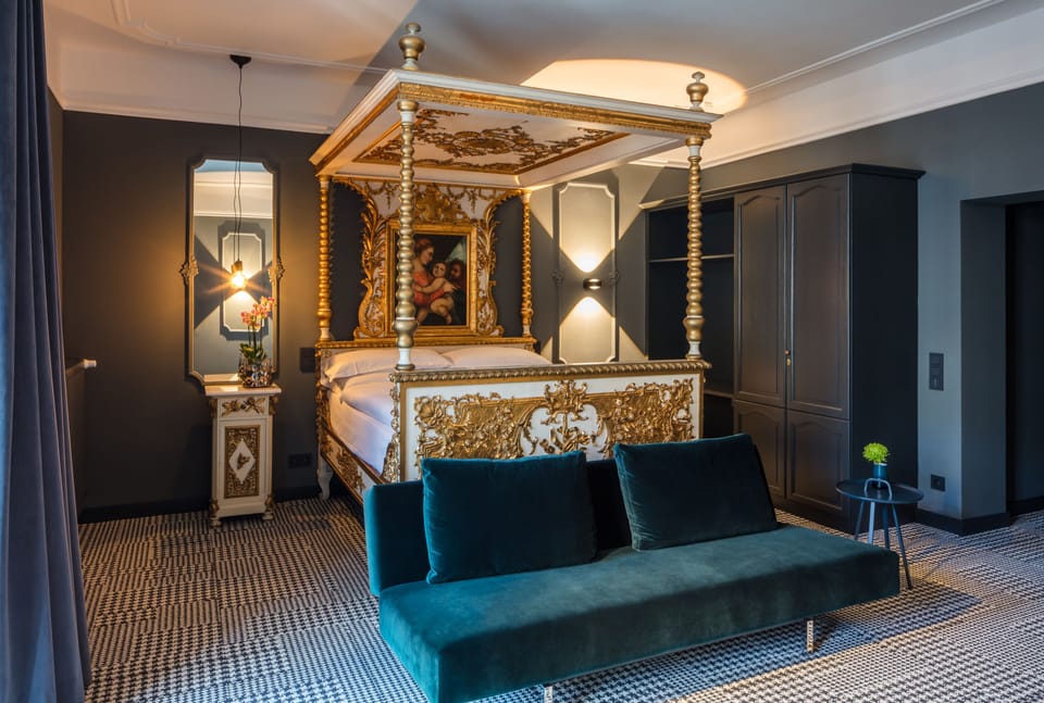 Junior Suite | In-room safe, individually decorated, individually furnished, desk