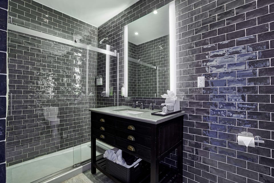 Egyptian cotton sheets, premium bedding, down comforters, pillowtop beds