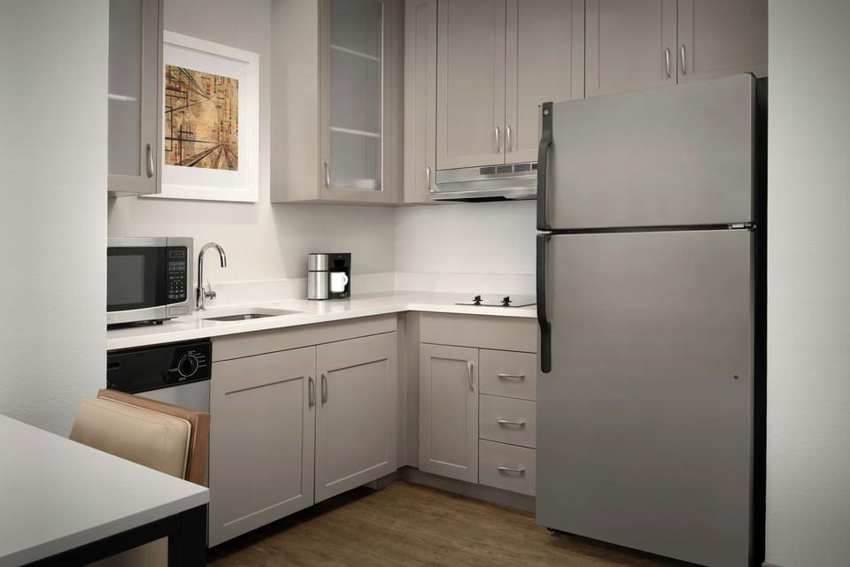 Full-size fridge, microwave, stovetop, dishwasher