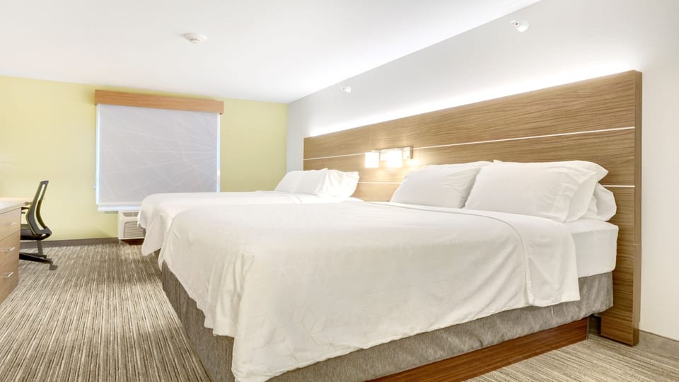 Premium bedding, in-room safe, desk, laptop workspace