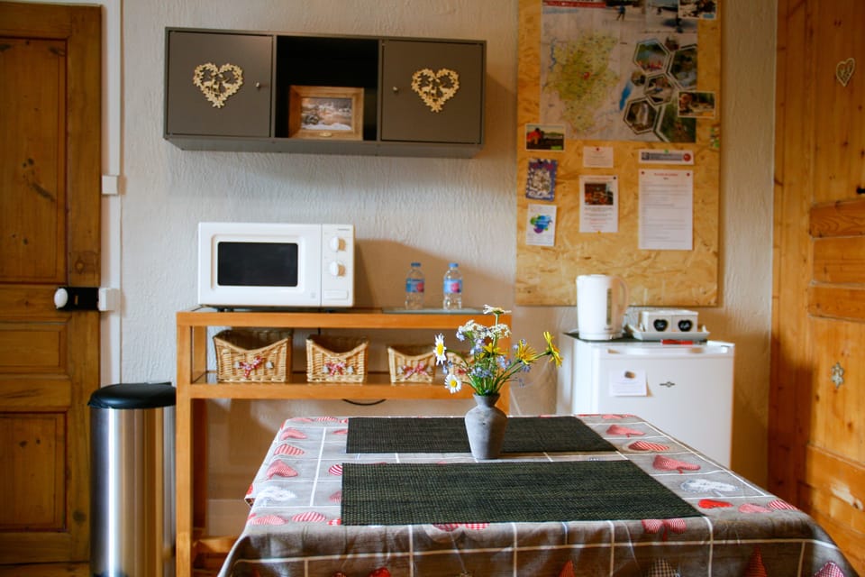 Comfort Suite, Private Bathroom (Chamois) | Living area | Flat-screen TV