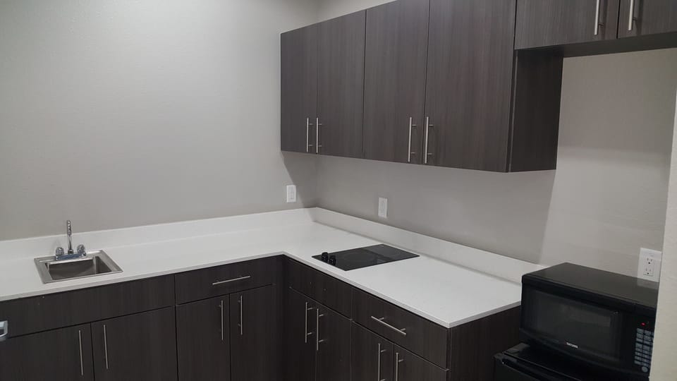 Standard Room, 2 Queen Beds, Non Smoking, Kitchenette | Private kitchen | Fridge, microwave