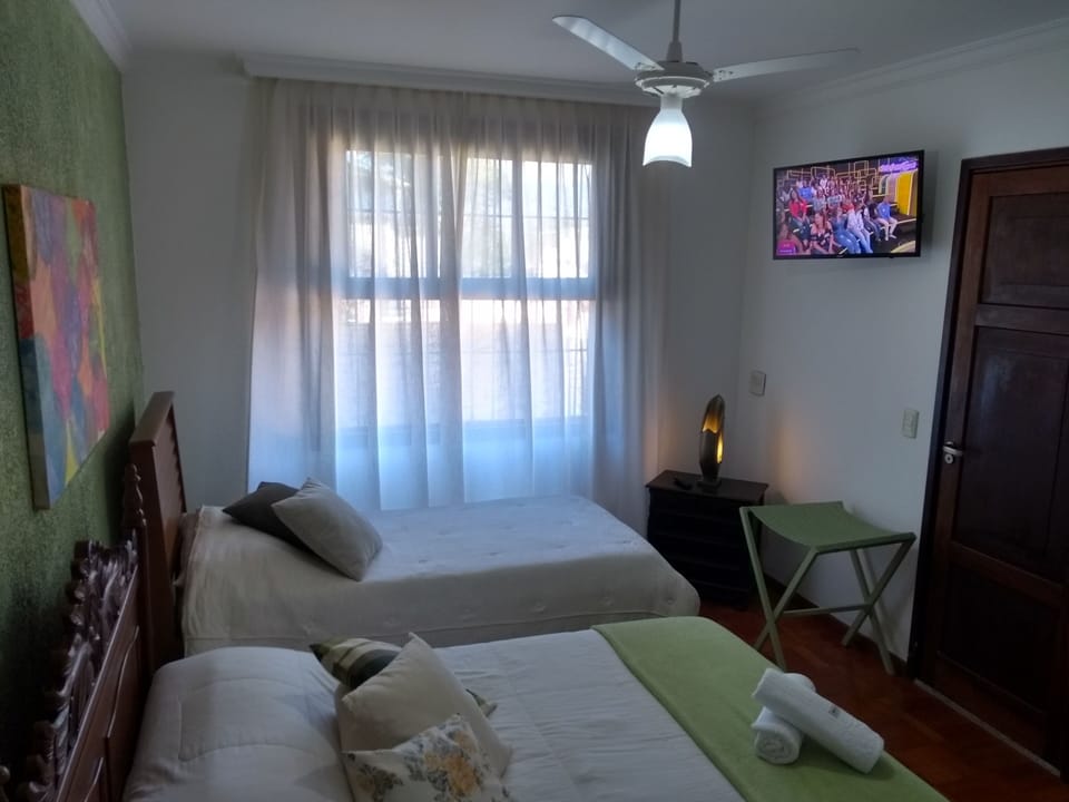 Quarto 04 | Iron/ironing board, free WiFi, bed sheets