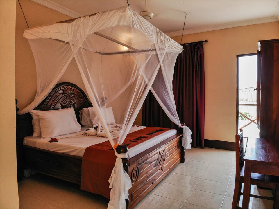 In-room safe, desk, soundproofing, bed sheets