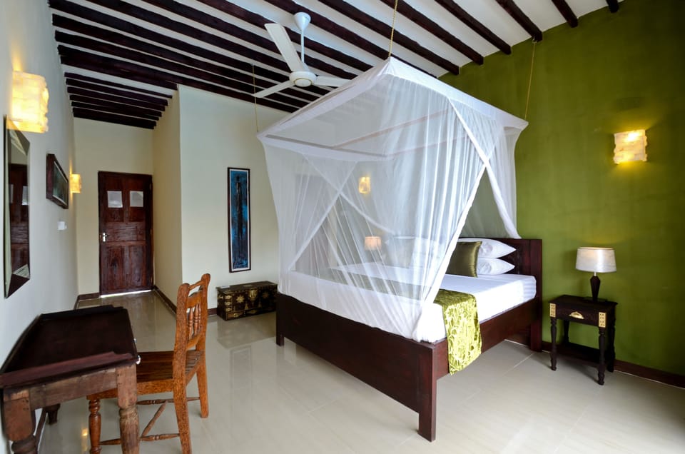 Standard Double Room | In-room safe, desk, soundproofing, bed sheets