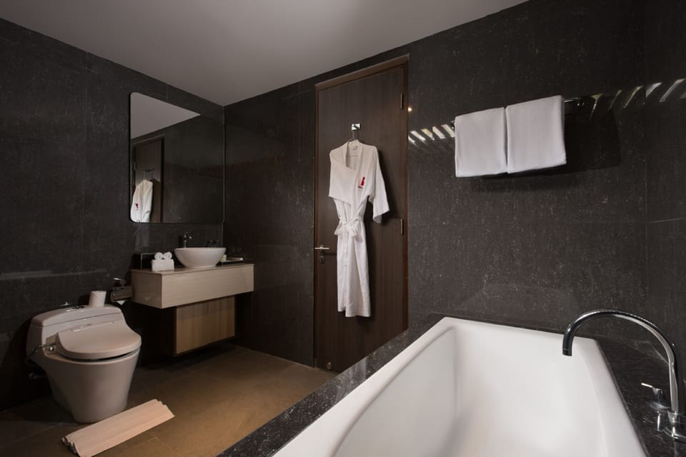Villa | Bathroom | Shower, free toiletries, hair dryer, slippers