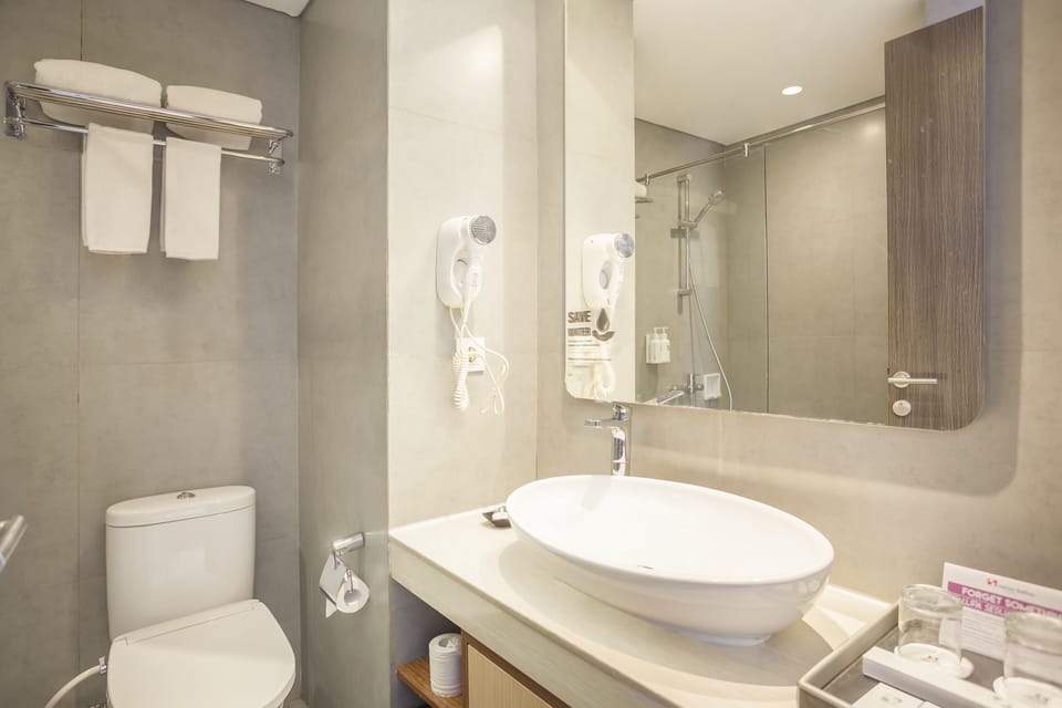 Premium bedding, down comforters, minibar, in-room safe