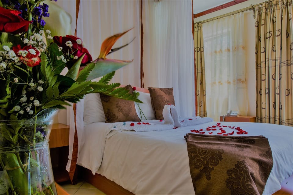 Standard Double or Twin Room | Minibar, in-room safe, desk, blackout drapes