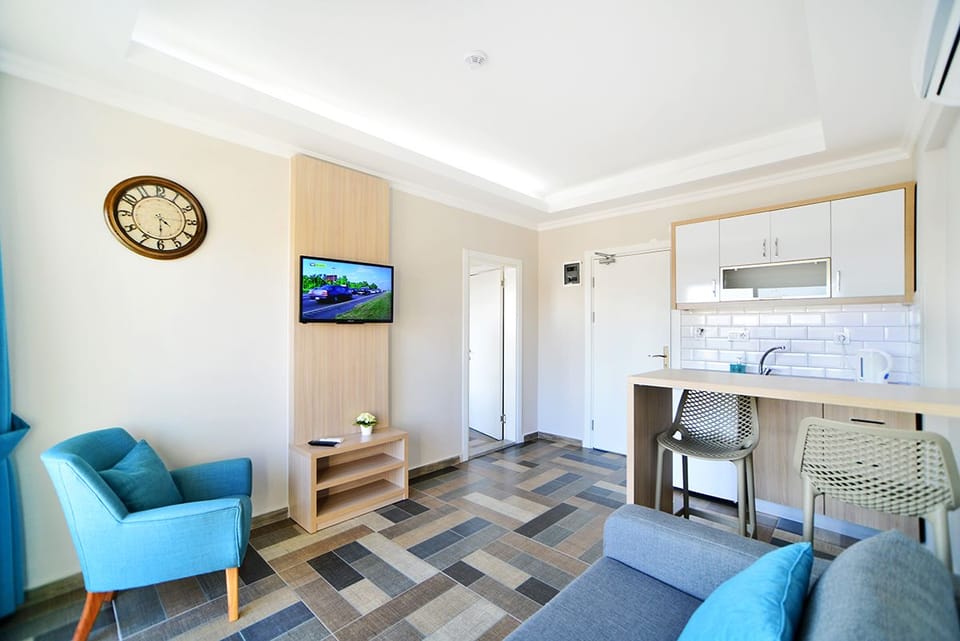 1+1, Sea View | Private kitchen | Mini-fridge, dining tables