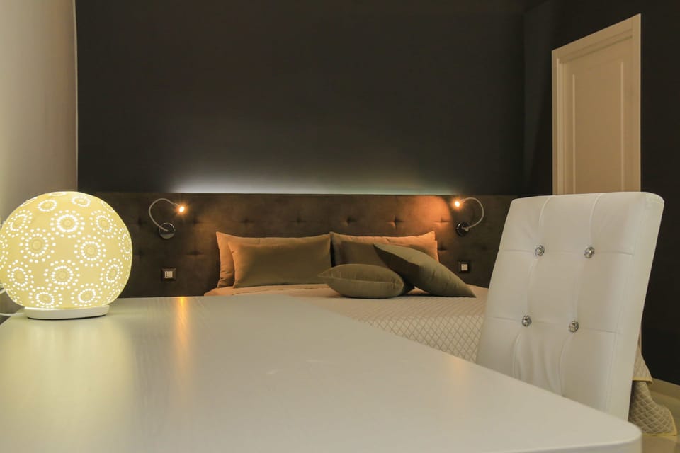 Romantic Suite, Balcony (Benedetto XIII) | Premium bedding, down comforters, desk, blackout drapes