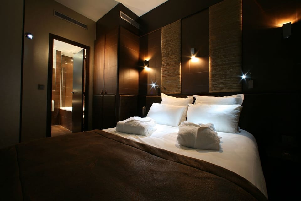 Minibar, in-room safe, desk, blackout drapes