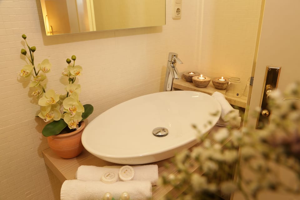 Junior Suite | Bathroom sink