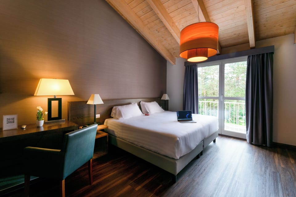 Down comforters, minibar, in-room safe, desk