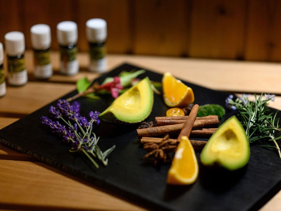 Sauna, steam room, aromatherapy, Swedish massages, Thai massages
