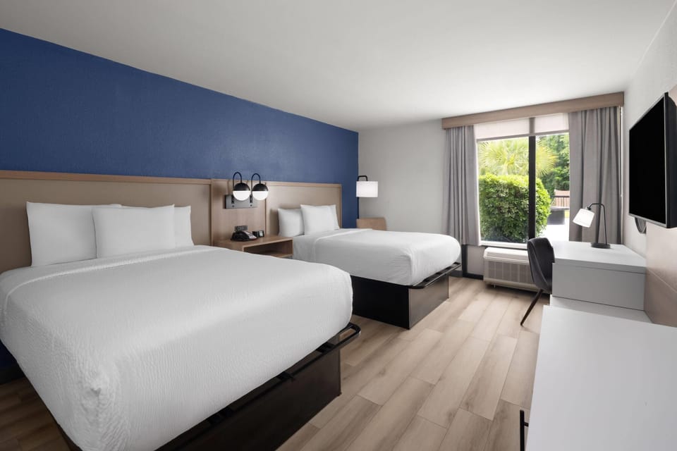 Room, 1 Double Bed, Accessible, Non Smoking | Iron/ironing board, rollaway beds, free WiFi, bed sheets