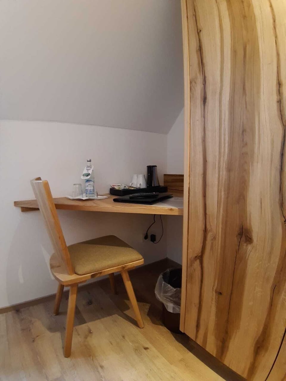 Comfort Double Room, 1 Double Bed | Living area | 32-inch LCD TV with cable channels, TV