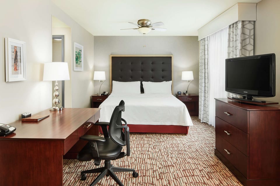 Premium bedding, in-room safe, iron/ironing board, free wired internet